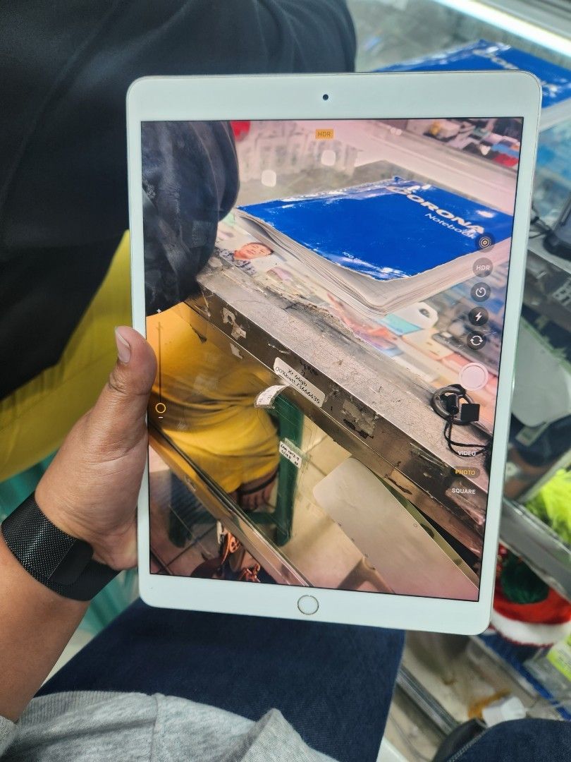 iPad Pro 10.5 inch 64gb (Category: iPad) located in Manila. Submitted by lucky.charm.gadgets (Listing ID 1348161424, Image 2). Description: iPad Pro 10.5 inch 64gb All Goods at working No Repair History No Hidden Issue Goods pang online class Bawal sa maarte at nag iinarte Note* Pinkish LCD PAG NAKA DARKMODE DINA HALATA For fast transaction call/text 09279452049,09704549350 *PAG COD SAMIN ANG PERSONAL RIDER Required po yung Payment First sa shipp