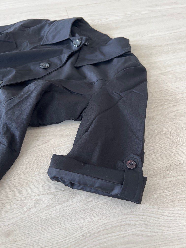 Jacket (Category: Coats, Jackets and Outerwear) located in Singapore. Submitted by moomootan (Listing ID 1348102316, Image 3). Description: .