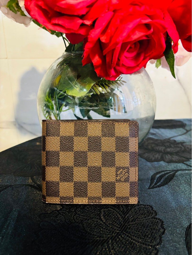 JP preloved Lv by fold damier (Category: Luxury Bags & Wallets) located in Cebu City. Submitted by day.98 (Listing ID 1348058808, Image 1). Description: selected from japan surplus genuine leather coded & etikita no flaws .