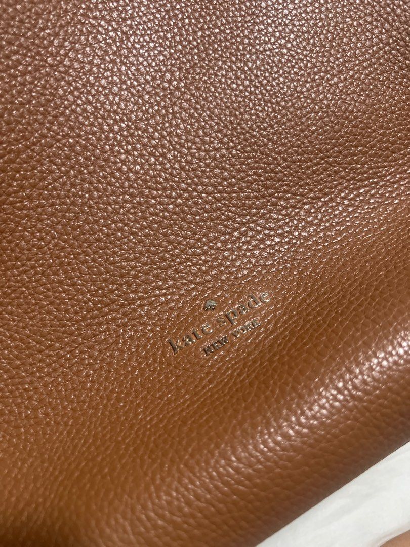Kate Spade Leila (Category: Luxury Bags & Wallets) located in Quezon City. Submitted by prelovedbypathy (Listing ID 1348146649, Image 2). Description: Gold hardware faded.