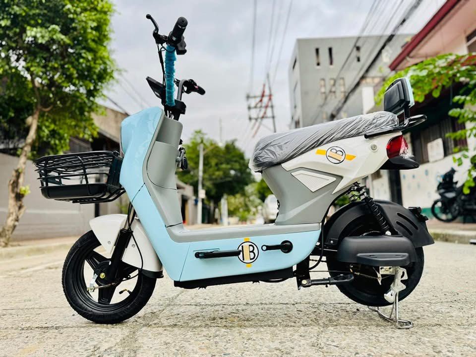 LEXIE 500watts 2WHEELS EBIKE (Category: Bicycles) located in Marikina City. Submitted by keionlines85428 (Listing ID 1348028895, Image 2). Description: LEXIE 500watts 2 WHEELS E-BIKE 😍 ₱15,500 FREE HELMET FREE ASSEMBLE & DEMO FREE SIDE MIRROR WITH CERTIFICATE OF OWNERSHIP AND PAPERS SPECIFICATIONS: ▪️Digital Gauge Panel (Speed, Battery, Signal light) ▪️48V12Ah (SLA Battery) ▪️500 Watts Brushless Hub Motor ▪️10-15km ▪️35-40kph Speed ▪️14"x2.50" T