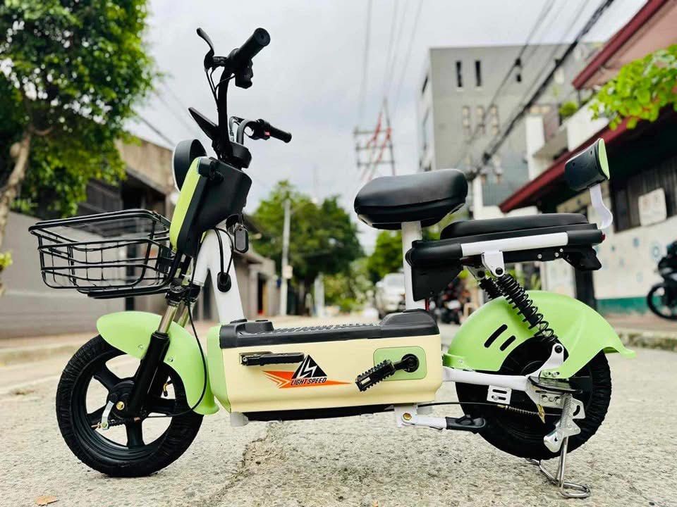 LIGHTSPEED THUNDER CANDY SERIES⚡️ 2-WHEELS E-BIKE 🛵 (Category: Bicycles) located in Marikina City. Submitted by keionlines85428 (Listing ID 1348028629, Image 3). Description: LIGHTSPEED THUNDER CANDY SERIES⚡️ 2-WHEELS E-BIKE 🛵 ₱11,500 ✅FREE ASSEMBLE ✅FREE HELMET ✅WITH CERT OF OWNERSHIP SPECS: ▪️NEW DIGITAL GAUGE ▪️Digital display control ▪️450 watts ▪️48V12Ah battery ▪️10-15 Km Range ▪️30-35 Kph Speed ▪️14"x2.50" Tubeless Tire ▪️100kg Load capa