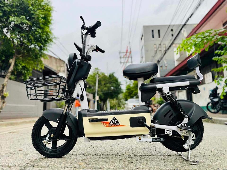 LIGHTSPEED THUNDER CANDY SERIES⚡️ 2-WHEELS E-BIKE 🛵 (Category: Bicycles) located in Marikina City. Submitted by keionlines85428 (Listing ID 1348028629, Image 2). Description: LIGHTSPEED THUNDER CANDY SERIES⚡️ 2-WHEELS E-BIKE 🛵 ₱11,500 ✅FREE ASSEMBLE ✅FREE HELMET ✅WITH CERT OF OWNERSHIP SPECS: ▪️NEW DIGITAL GAUGE ▪️Digital display control ▪️450 watts ▪️48V12Ah battery ▪️10-15 Km Range ▪️30-35 Kph Speed ▪️14"x2.50" Tubeless Tire ▪️100kg Load capa