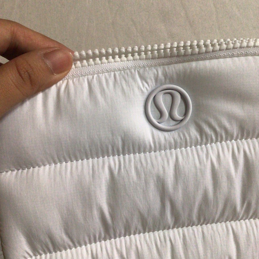 lululemon everywhere belt bag 1L wunder puff (Category: Belt bags, Clutches and Pouches) located in Bulacan. Submitted by darlingdoe (Listing ID 1348121418, Image 2). Description: ✧ never used tinanggal lang yung tag price LAST PRICE :) ✘ rude buyers ✘ low balling!!! pls respect my pricing ✘ haggling.