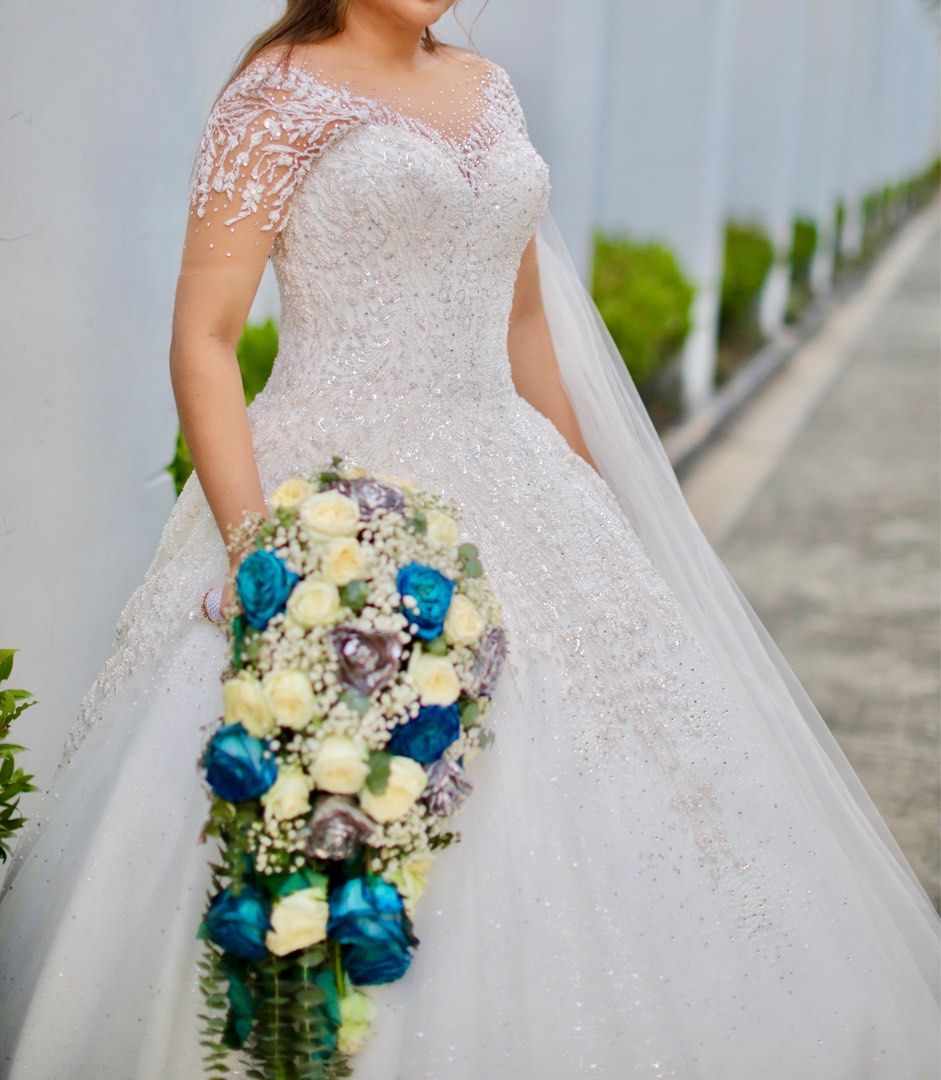 MARK’S BRIDE BRIDAL GOWN (Category: Evening dresses & gowns) located in Muntinlupa City. Submitted by Hellokeith (Listing ID 1348043258, Image 1). Description: MARKS BRIDE BRIDAL GOWN WITH SWAROVSKI CRYSTALS. COMPLETE ACCESORIES FOR SALE! ✔️DRY CLEANED & VACUUM SEALED upon delivery ✨First veil - Used ✨Second veil - Not used /Brand New ✨Cord - Not used /Brand New ✨Aras garter lace - Not used /Brand New ✨Pillows - Not used /Brand New ✨Hairdress - N