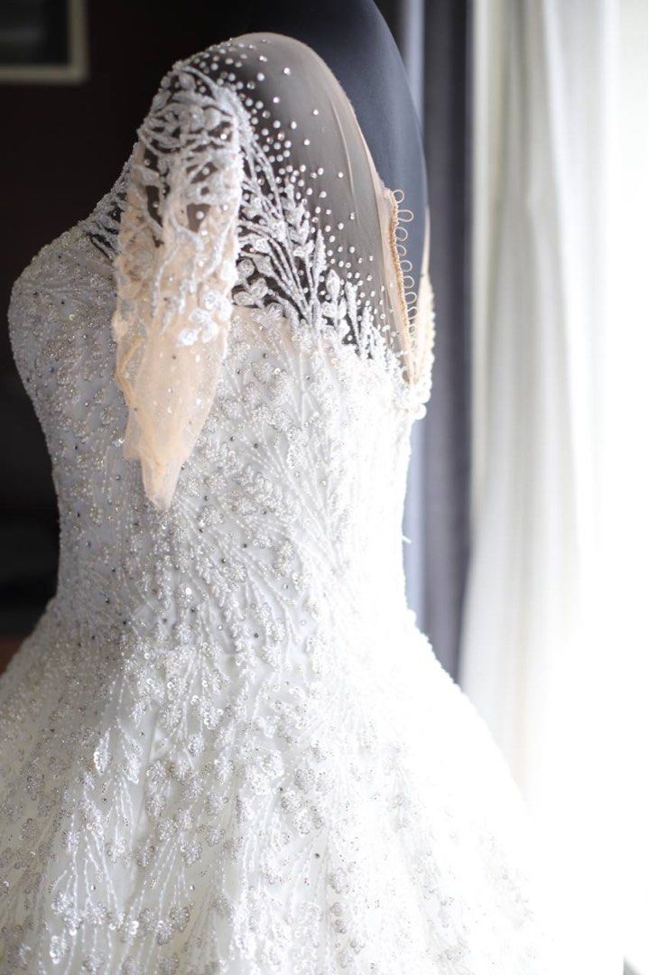 MARK’S BRIDE BRIDAL GOWN (Category: Evening dresses & gowns) located in Muntinlupa City. Submitted by Hellokeith (Listing ID 1348043258, Image 3). Description: MARKS BRIDE BRIDAL GOWN WITH SWAROVSKI CRYSTALS. COMPLETE ACCESORIES FOR SALE! ✔️DRY CLEANED & VACUUM SEALED upon delivery ✨First veil - Used ✨Second veil - Not used /Brand New ✨Cord - Not used /Brand New ✨Aras garter lace - Not used /Brand New ✨Pillows - Not used /Brand New ✨Hairdress - N