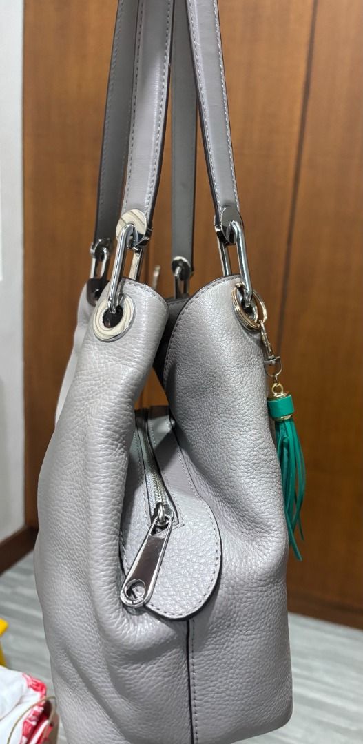 Michael Kors Handbag (Category: Luxury Bags & Wallets) located in Paranaque City. Submitted by rssjsphbrcls (Listing ID 1348129878, Image 2). Description: FOR SALE: Michael Kors Handbag Slightly used Location: Paranaque City.