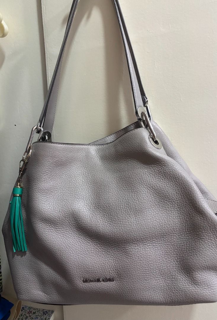 Michael Kors Handbag (Category: Luxury Bags & Wallets) located in Paranaque City. Submitted by rssjsphbrcls (Listing ID 1348129878, Image 1). Description: FOR SALE: Michael Kors Handbag Slightly used Location: Paranaque City.
