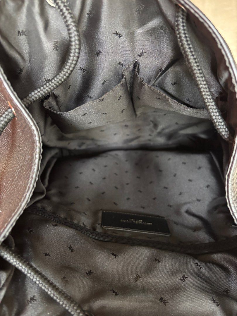 MK backpack (Category: Backpacks) located in Singapore. Submitted by kenbvalue (Listing ID 1348086804, Image 5). Description: Lightly use like new : Authentic Michael Kors men leather backpack to let go: Size : H42 x W30 x D 13cm, front one zip compartment , inner 2 slot compartment and. 1 open compartmnet for laptop . $238.