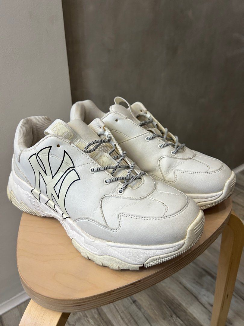 MLB Yankees White Chunky Sneakers (Category: Sneakers) located in Bacoor. Submitted by felicia_1112 (Listing ID 1348123234, Image 1). Description: MLB Yankees Shoes Worn ~ 5 times Size: 11 100% Original/ Authentic No box Rfs: Decluttering Payment Method: Gcash only Shipping: GogoXpress or Lalamove (from Bacoor, Cavite) Strictly NO COD. .