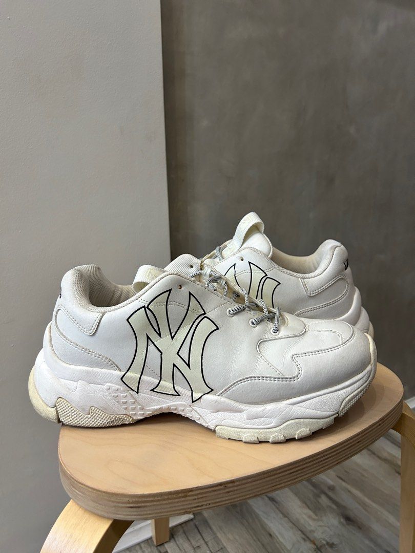 MLB Yankees White Chunky Sneakers (Category: Sneakers) located in Bacoor. Submitted by felicia_1112 (Listing ID 1348123234, Image 3). Description: MLB Yankees Shoes Worn ~ 5 times Size: 11 100% Original/ Authentic No box Rfs: Decluttering Payment Method: Gcash only Shipping: GogoXpress or Lalamove (from Bacoor, Cavite) Strictly NO COD. .