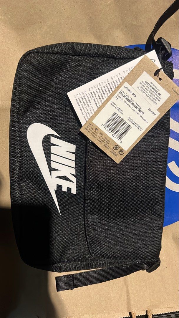 Nike Sling Bag 3L (Category: Sling Bags) located in Manila. Submitted by declutterwithceej (Listing ID 1348217085, Image 1). Description: Authentic Brand New Nike sling Bag for only 1.4K slight nego open for meet up or lalamove.