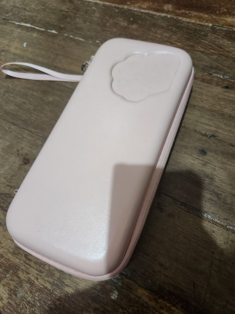 NINTENDO Switch Hard Case (Category: Cases & Covers) located in Manila. Submitted by tindero35 (Listing ID 1348112214, Image 1). Description: .