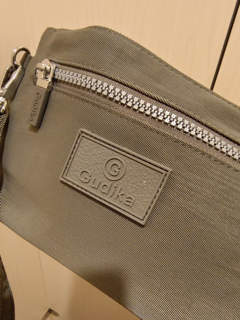 Small shoulder bag (Category: Shoulder Bags) located in Kuala Lumpur. Submitted by mimi95 (Listing ID 1348036282, Image 3). Description: .