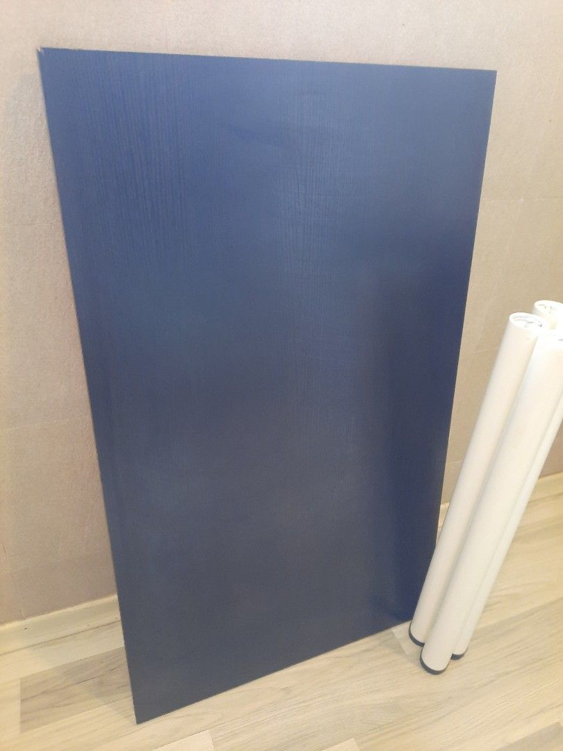 Study Table (Category: Tables & Sets) located in Singapore. Submitted by tobeflower (Listing ID 1348079541, Image 3). Description: Well used with very minor scratches Style: Black color with white carbon steel legs. Adjustable heights. Simple and Modern Size: 100x60cm Self pickup preferred.