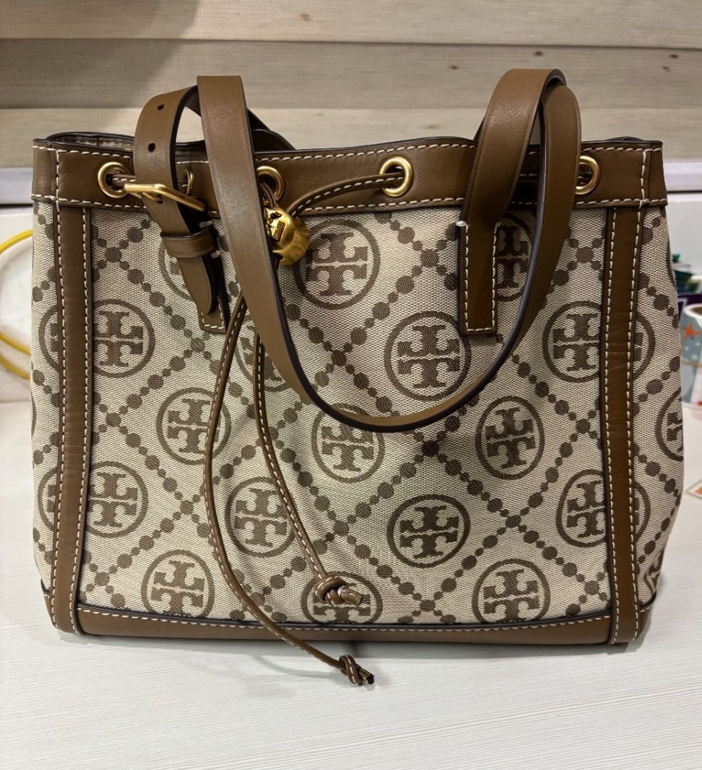Tory Burch Monogram Handbag (Category: Luxury Bags & Wallets) located in Paranaque City. Submitted by rssjsphbrcls (Listing ID 1348129467, Image 1). Description: FOR SALE: Tory Burch Handbag Slightly used Location: Paranaque City .