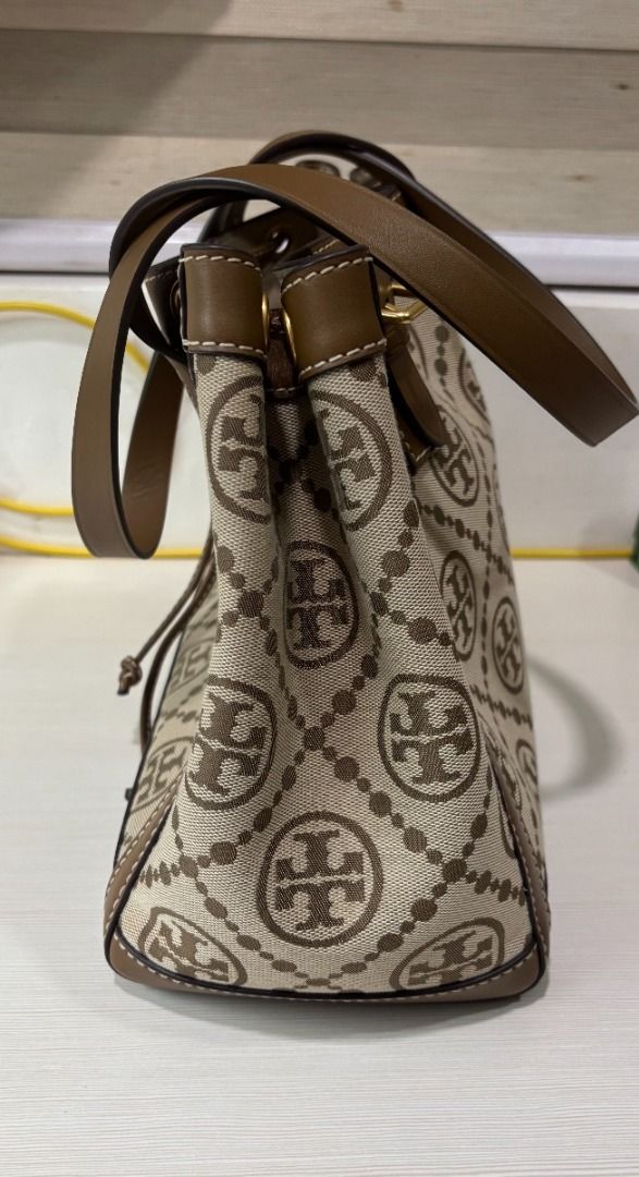 Tory Burch Monogram Handbag (Category: Luxury Bags & Wallets) located in Paranaque City. Submitted by rssjsphbrcls (Listing ID 1348129467, Image 2). Description: FOR SALE: Tory Burch Handbag Slightly used Location: Paranaque City .