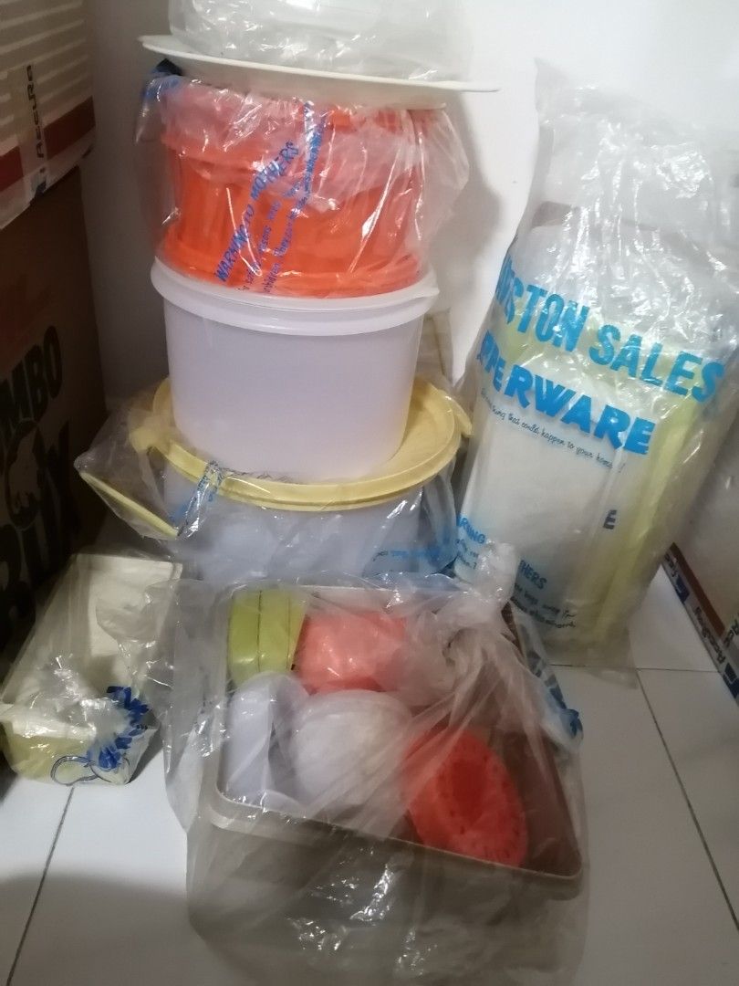 Tupperware Bundle 1 (Category: Food Organisation & Storage) located in Singapore. Submitted by doboey (Listing ID 1348153871, Image 1). Description: Assorted tupperwares (big & small). Definitely worth more than $50/-! Self-collect from S680420..