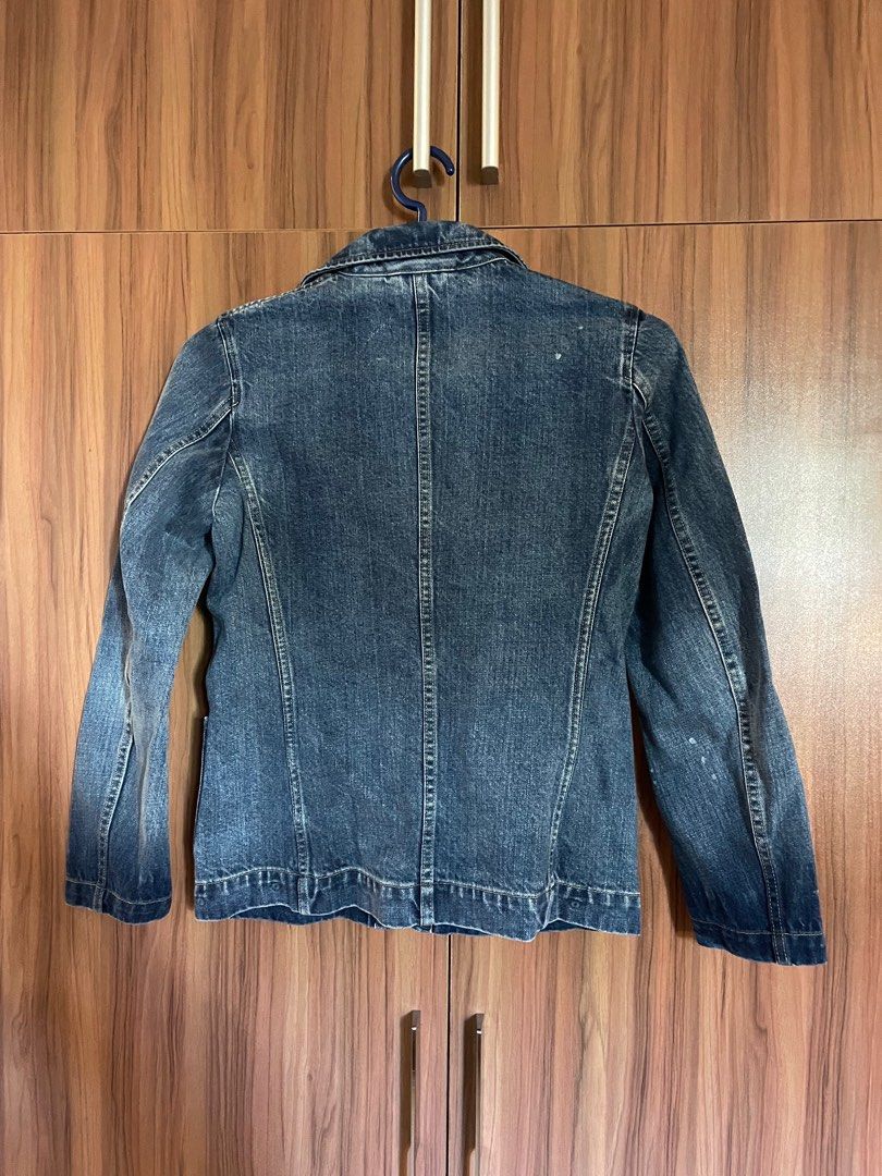 Uniqlo Chore Jacket (Category: Coats, Jackets and Outerwear) located in Pasig City. Submitted by pub__low (Listing ID 1348110919, Image 2). Description: Like new Distressed W 17” L 25” For women.