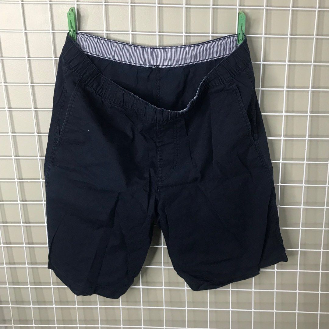 Uniqlo navy blue shorts (Category: Shorts) located in General Trias. Submitted by hmdshop (Listing ID 1348149413, Image 1). Description: Original Uniqlo Shorts Medium Dark blue board shorts 100% Cotton 74-86cm waist.