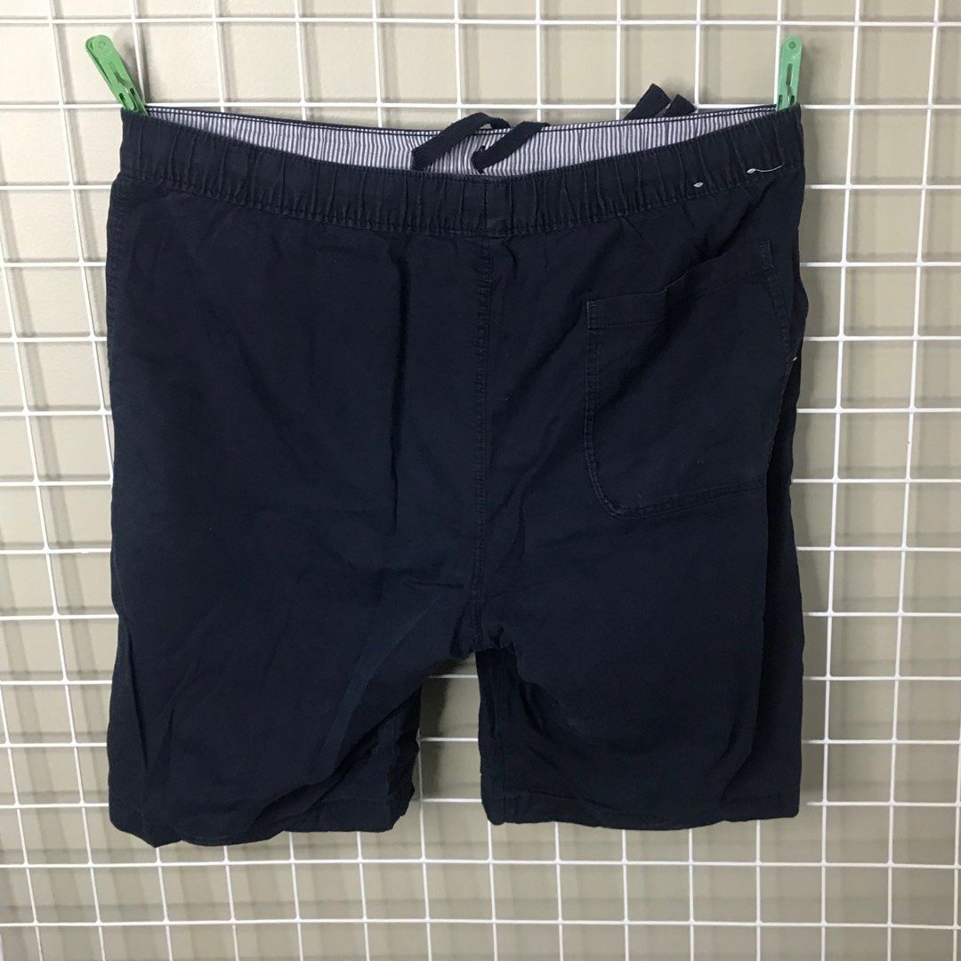 Uniqlo navy blue shorts (Category: Shorts) located in General Trias. Submitted by hmdshop (Listing ID 1348149413, Image 2). Description: Original Uniqlo Shorts Medium Dark blue board shorts 100% Cotton 74-86cm waist.