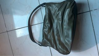 (Category: ) located in . Submitted by full.closet (Listing ID 1348124916, Image 1). Description: .