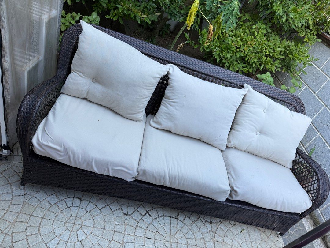 Waterproof outdoor seating (Category: Sofas) located in Muntinlupa City. Submitted by jessimba (Listing ID 1348168782, Image 1). Description: Upholstery needs a refresh.