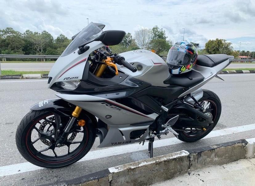 Yamaha R25 V2 2020 Motorbikes on Carousell