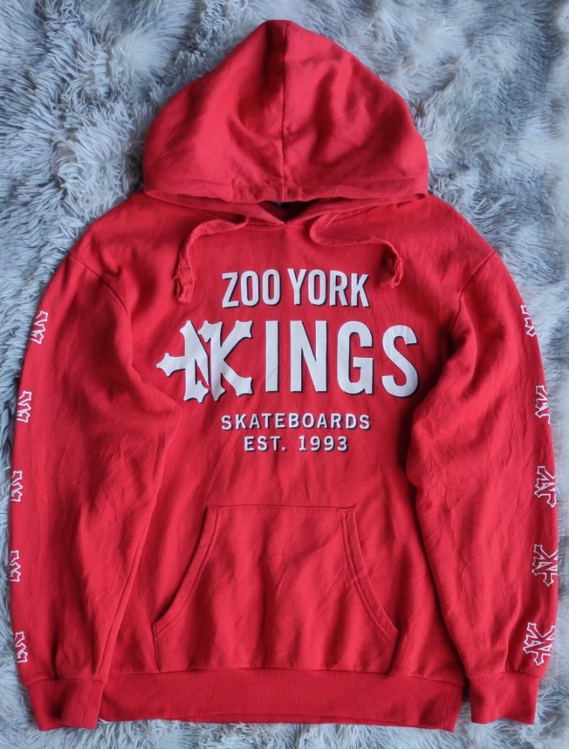 ZOO YORK HOODIE (Category: Coats, Jackets and Outerwear) located in Alaminos. Submitted by tokiya. (Listing ID 1348106390, Image 1). Description: ZOO YORK HOODIE SIZE LARGE 22.5x28 DIMENSIONS.