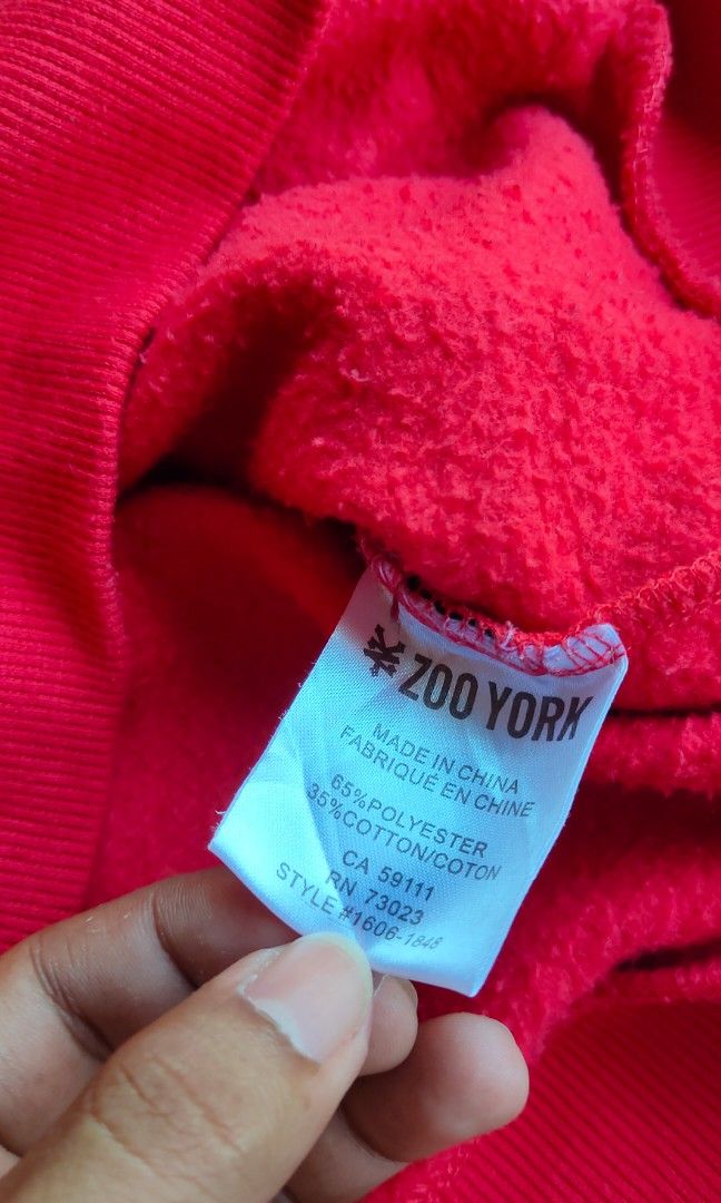 ZOO YORK HOODIE (Category: Coats, Jackets and Outerwear) located in Alaminos. Submitted by tokiya. (Listing ID 1348106390, Image 3). Description: ZOO YORK HOODIE SIZE LARGE 22.5x28 DIMENSIONS.