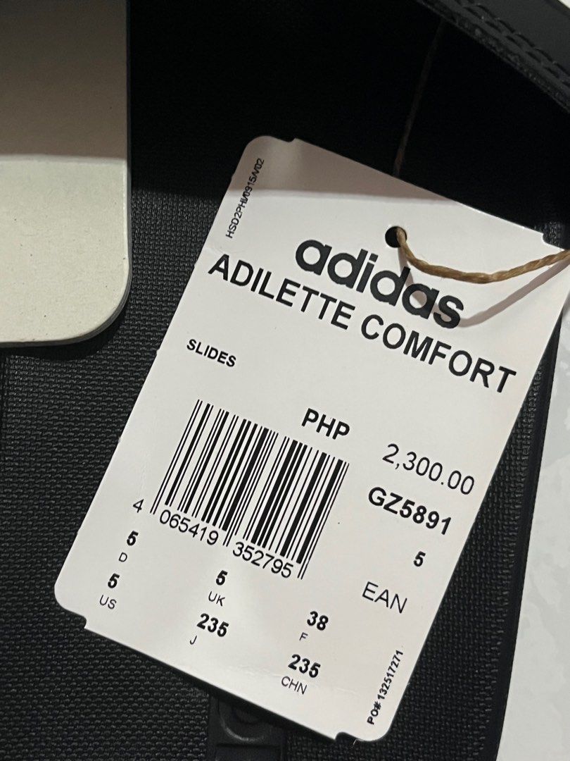 ADIDAS ADILETTE COMFORT SLIDES (Category: Slippers and slides) located in Lucena. Submitted by pankeikk (Listing ID 1348417597, Image 2). Description: ADIDAS ADILETTE COMFORT SLIDES FOR SALE BRAND NEW! RFS: bought the wrong size :(( SRP: 2,300php OUR PRICE: 2,000 ❤️ .