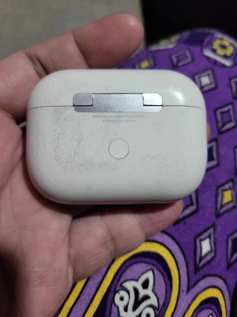 Airpods Pro premium copy (right piece only) (Category: Headphones & Headsets) located in San Mateo. Submitted by chuchay04 (Listing ID 1348331770, Image 2). Description: Note: This is a Premium Copy of the Apple Airpods. You will get the same quality, features and looks of the original Apple Airpods. ⭐ 【Common Features】: -98% like ori Airpods Pro function -Pop up animation connect for iOS -Also Can Support Android ️ -For IOS: A window pops up ind