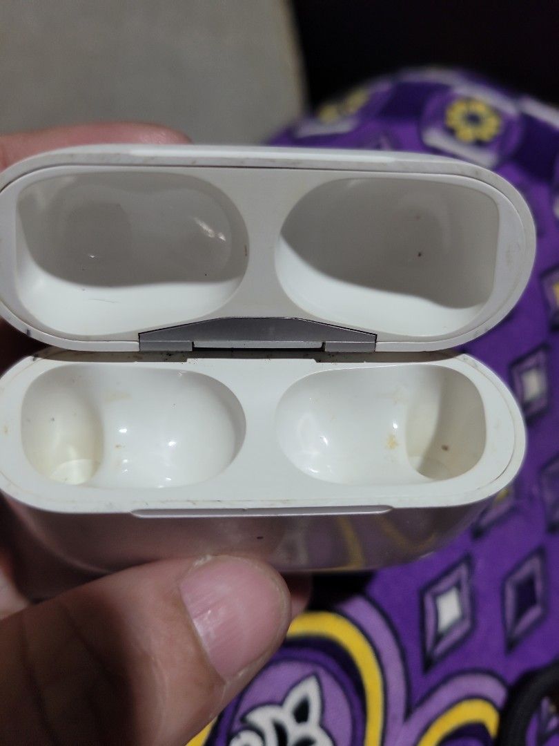 Airpods Pro premium copy (right piece only) (Category: Headphones & Headsets) located in San Mateo. Submitted by chuchay04 (Listing ID 1348331770, Image 3). Description: Note: This is a Premium Copy of the Apple Airpods. You will get the same quality, features and looks of the original Apple Airpods. ⭐ 【Common Features】: -98% like ori Airpods Pro function -Pop up animation connect for iOS -Also Can Support Android ️ -For IOS: A window pops up ind