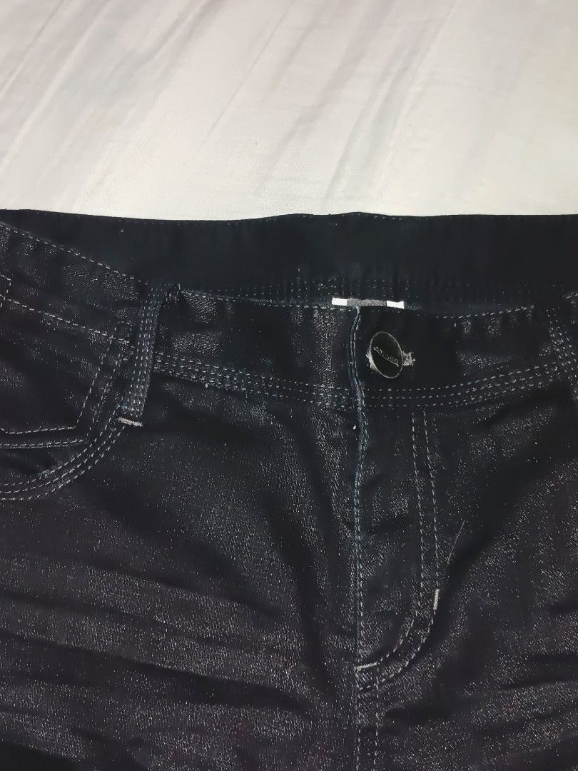 [SALE] AMASS Black Jeans Size 4 (Category: Jeans) located in General Trias. Submitted by aekyl (Listing ID 1348229749, Image 2). Description: Size: 4 Brand: AMASS JEANS - Pre-loved, Mid waist rise, skinny/slim pants, color black Condition: Like new, barely used RFS: Stock May ship through Lalamove, buyer will shoulder SF Please manage your expectations. Lighting can affect the quality of the photos. Jeans may appear in a different color from the 