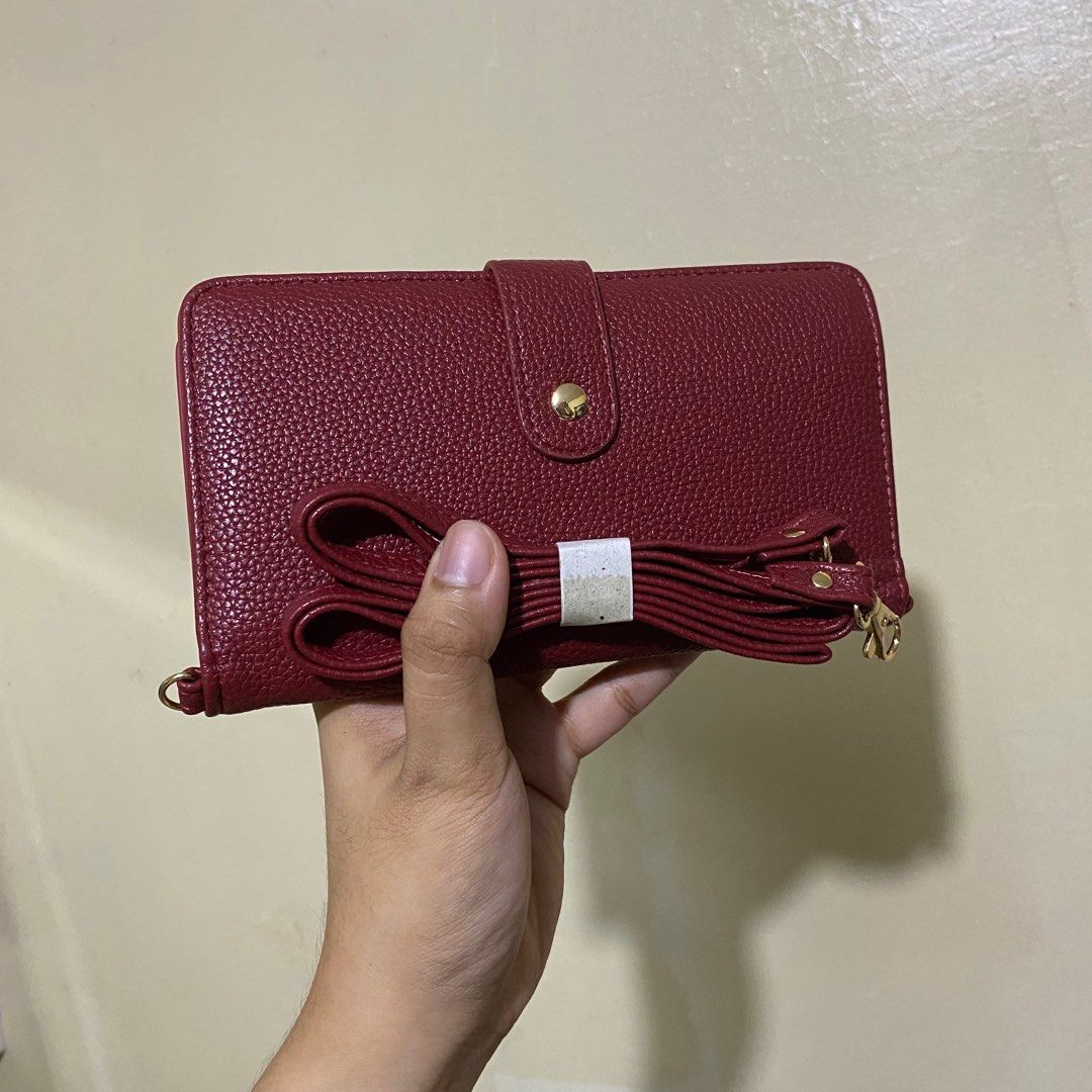 AVON REGINA WALLET WITH LONG STRAP (Category: Wallets & Card holders) located in Quezon City. Submitted by xtian.store (Listing ID 1348265363, Image 2). Description: BRAND NEW AND ORIGINAL WITH STRAP THAT IS 43 INCHES LONG.