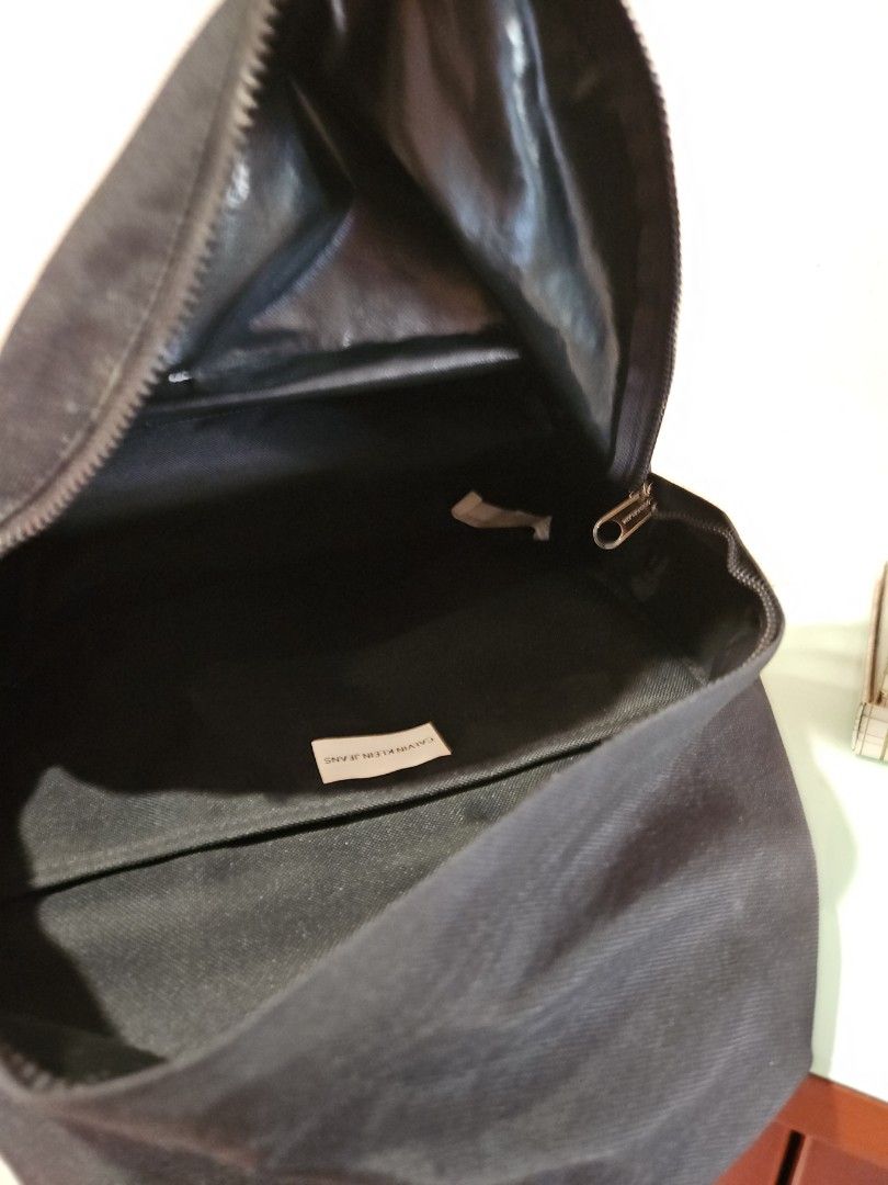 Backpack (Category: Backpacks) located in Singapore. Submitted by helloteki70929 (Listing ID 1348431690, Image 6). Description: PM me for more details. Nego for Fast deal.