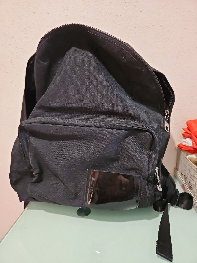 Backpack (Category: Backpacks) located in Singapore. Submitted by helloteki70929 (Listing ID 1348431690, Image 7). Description: PM me for more details. Nego for Fast deal.