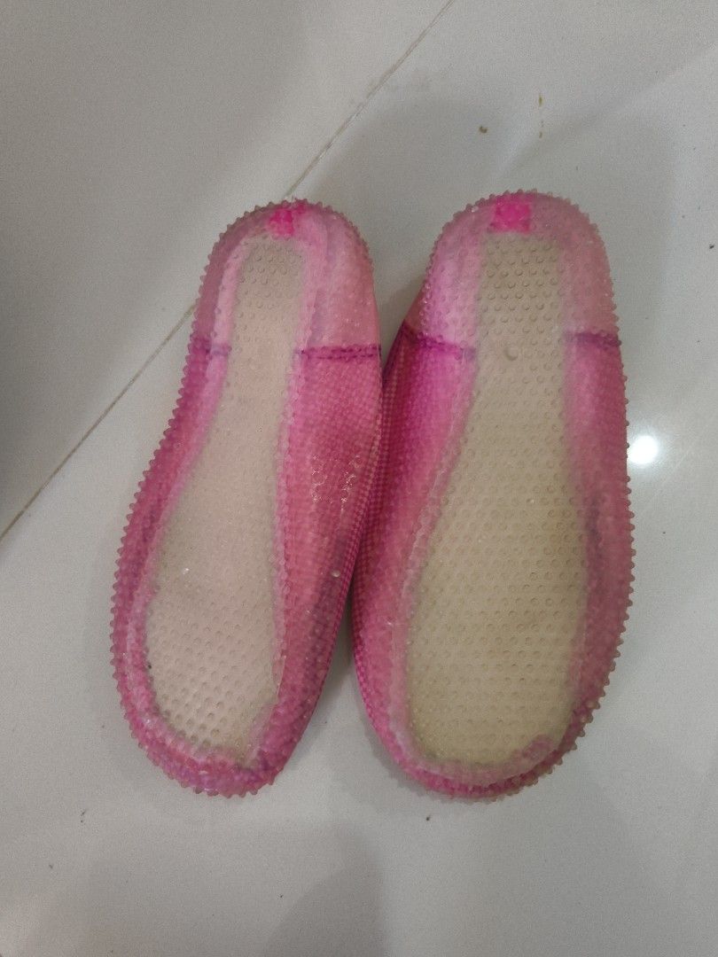 Barbie swimming shoes size 10 (Category: Babies & Kids Fashion) located in Zamboanga. Submitted by abby1614 (Listing ID 1348255077, Image 2). Description: rarely used needs cleaning size 10.