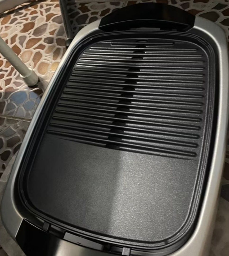 Barely used Imarflex Griller and Skillet GL-2600 (Category: Cookware & Accessories) located in San Juan City. Submitted by tinkerbell_18 (Listing ID 1348362855, Image 3). Description: lightly Used Griller and Skillet bought last october 2024 for 3250 pesos rfs: not using anymore since we were gifted with a bigger griller warranty card of lifetime free service guarantee included sf c/o buyer Description: - 2-in-1 Electric Griller & Skillet (Grill,