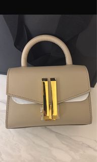 （分類：）位於 。 由 everss 提交（商品編號 1348395835，圖片 1）。簡介： 。