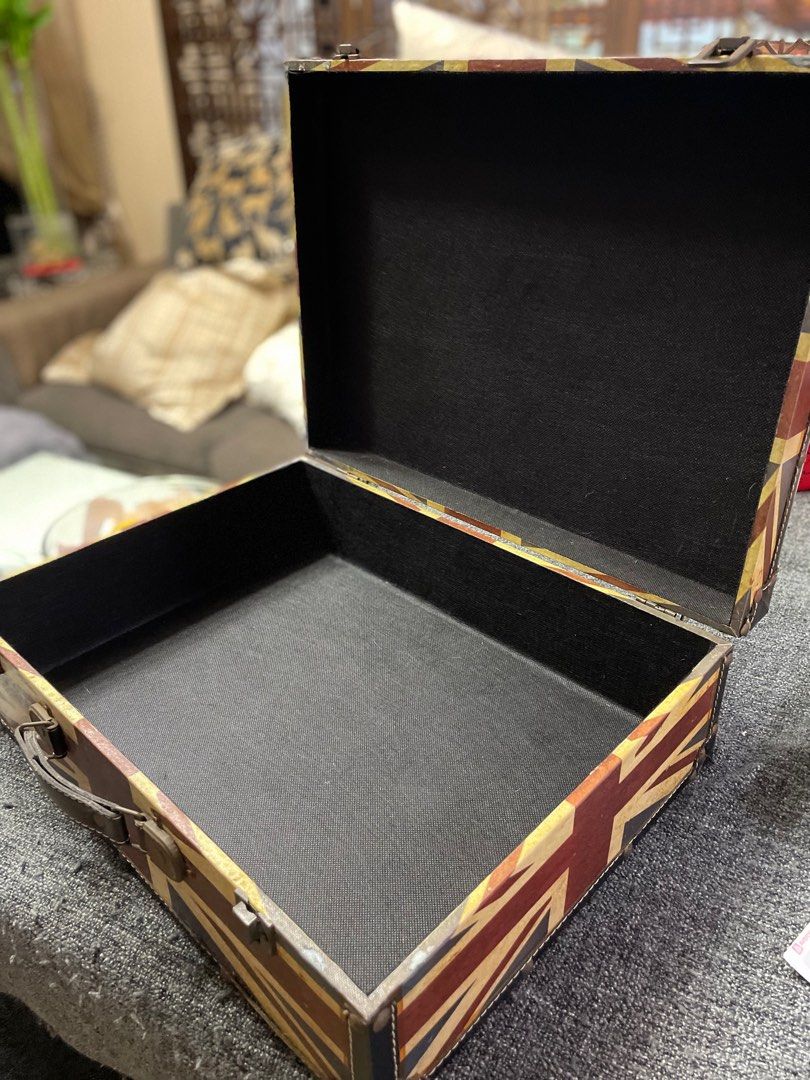Briefcase (Category: Other Home Decor) located in Singapore. Submitted by cozycove887 (Listing ID 1348360340, Image 3). Description: Nostalgic British flag design briefcase storage box Size L440 x 340 x 150mm Self collection .