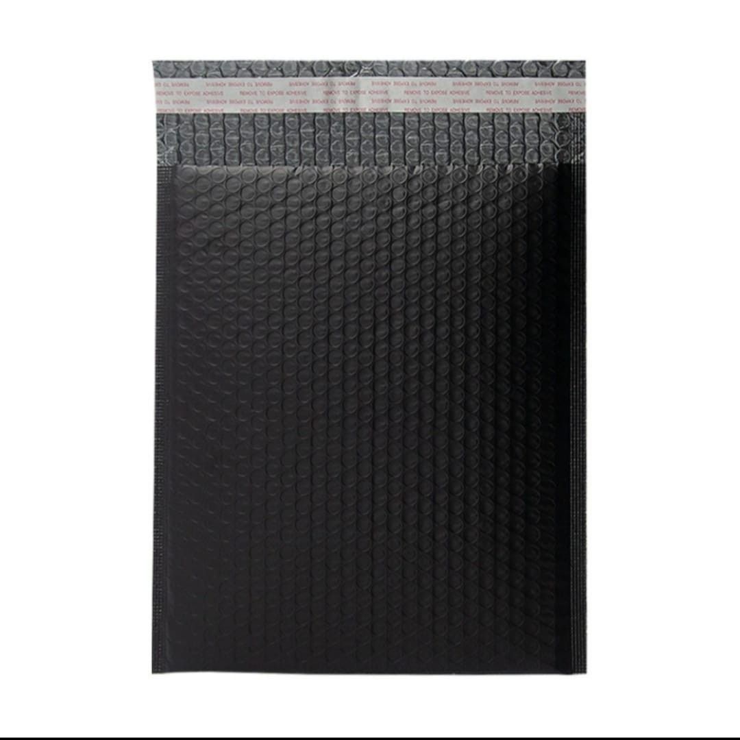 Bubble Wrap Envelope (Category: Craft Supplies & Tools) located in Singapore. Submitted by skyk2112 (Listing ID 1348230830, Image 1). Description: Matte and Thick bubble wrap envelopes Matte Black: 13x18+4cm 15x18+4cm 13x15+4cm Matte White: 26x30+4cm 23x32+4cm Black: $0.20 White: $0.40.