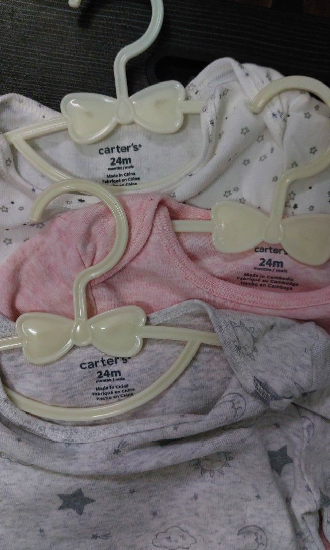 Carter's onesie long-sleeves snap-up (Category: Babies & Kids Fashion) located in Las Pinas. Submitted by manel86 (Listing ID 1348252149, Image 2). Description: Bundle of 3 for only 300 pesos original carter's bought from USA size 24 months no flaws well kept rfs: decluttering delivery fee c/o buyer.