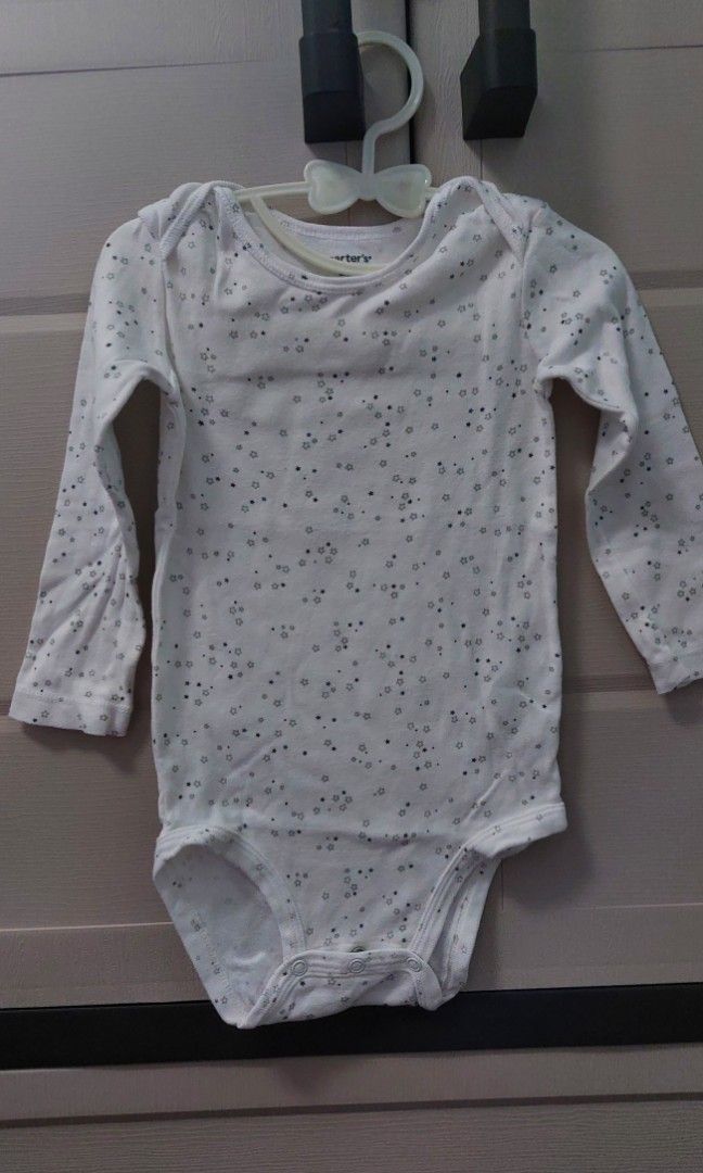 Carter's onesie long-sleeves snap-up (Category: Babies & Kids Fashion) located in Las Pinas. Submitted by manel86 (Listing ID 1348252149, Image 3). Description: Bundle of 3 for only 300 pesos original carter's bought from USA size 24 months no flaws well kept rfs: decluttering delivery fee c/o buyer.