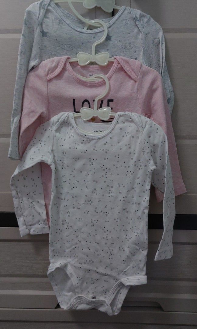 Carter's onesie long-sleeves snap-up (Category: Babies & Kids Fashion) located in Las Pinas. Submitted by manel86 (Listing ID 1348252149, Image 1). Description: Bundle of 3 for only 300 pesos original carter's bought from USA size 24 months no flaws well kept rfs: decluttering delivery fee c/o buyer.