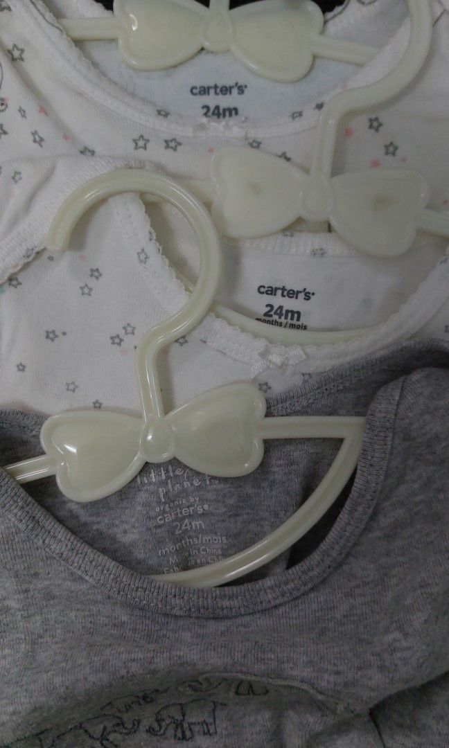Carter's onesie short sleeves snap-up (Category: Babies & Kids Fashion) located in Las Pinas. Submitted by manel86 (Listing ID 1348252849, Image 2). Description: Bundle of 3 for only 300 pesos original carter's bought from USA size 24 months no flaws well kept rfs: decluttering delivery fee c/o buyer.