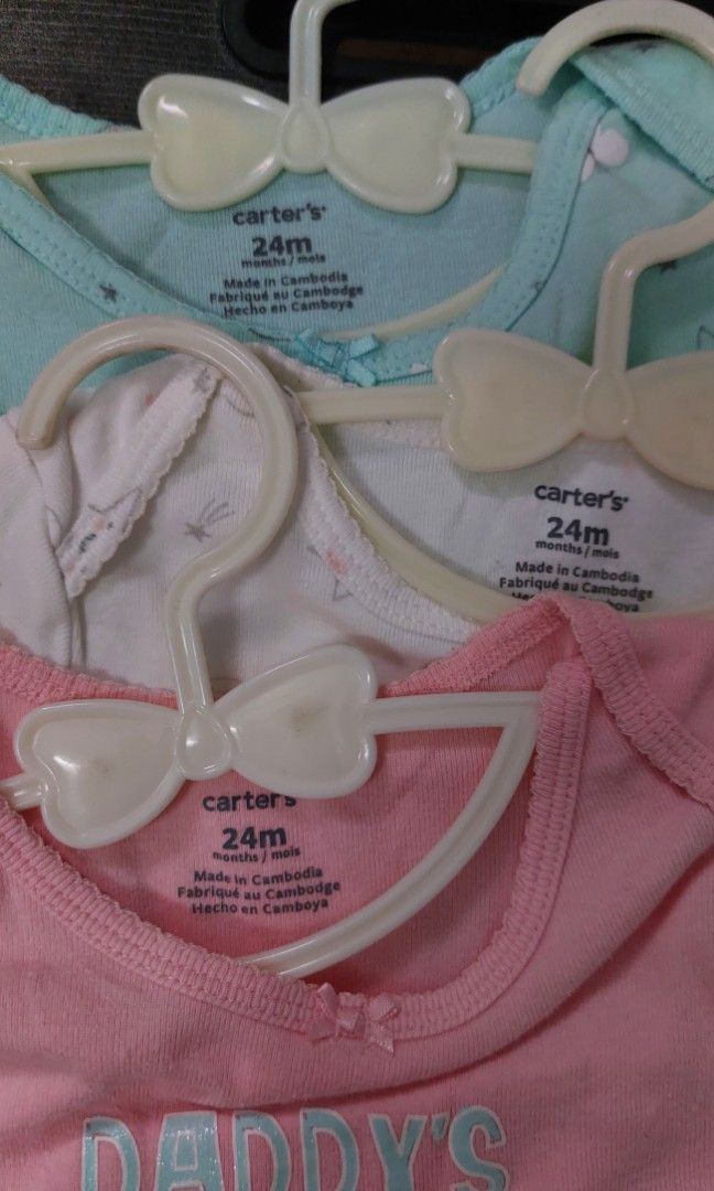 Carter's onesie short-sleeves snap-up (Category: Babies & Kids Fashion) located in Las Pinas. Submitted by manel86 (Listing ID 1348252514, Image 2). Description: Bundle of 3 for only 300 pesos original carter's bought from USA size 24 months no flaws well kept rfs: decluttering delivery fee c/o buyer.