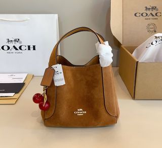 (Category: ) located in . Submitted by fashion.shoppp (Listing ID 1348297512, Image 1). Description: .