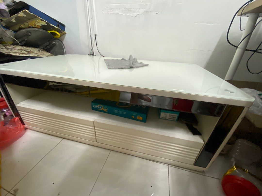 Coffee table white with drawer solid surface (Category: Tables & Sets) located in Plentong. Submitted by huily08 (Listing ID 1348248521, Image 2). Description: Solid table Clear stock chinese 110cmx40cmx60cm .