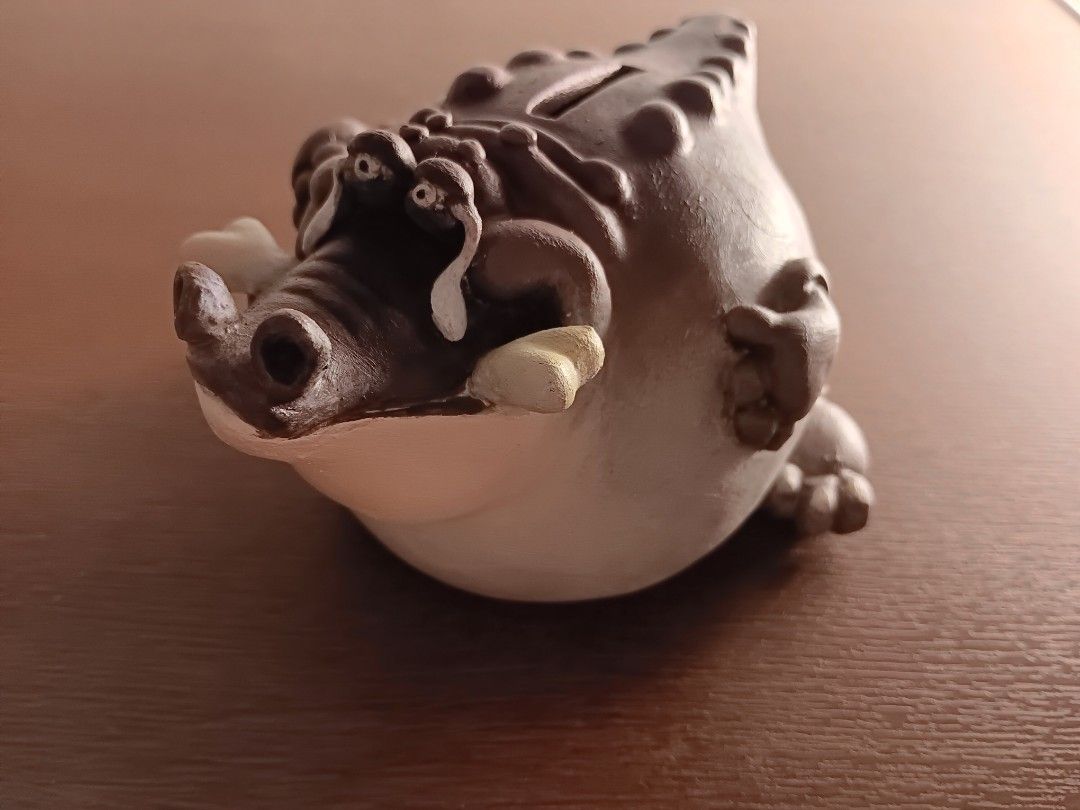 Crocodile Ceramic Coin Bank (Category: Vintage Collectibles) located in Quezon City. Submitted by samotsare (Listing ID 1348412264, Image 1). Description: Crocodile Ceramic Coin Bank No rubber plug at the bottom anymore though..
